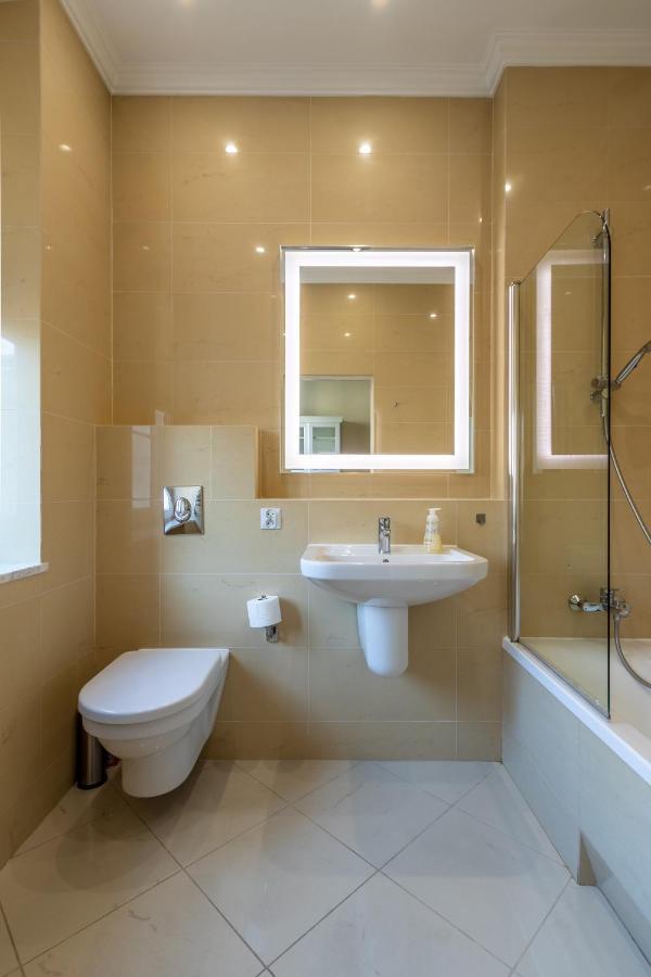 Luster I Obrazow Apartment Warsaw