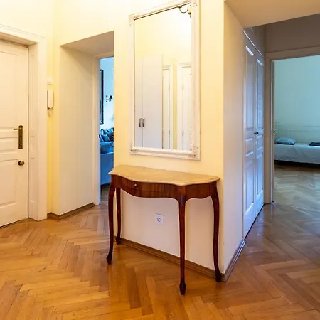 Apartament Luster I Obrazow Warsaw Exterior photo